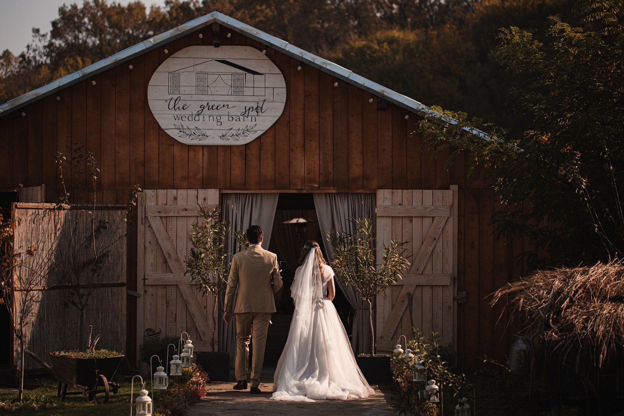 green spot wedding barn - wedding photographers