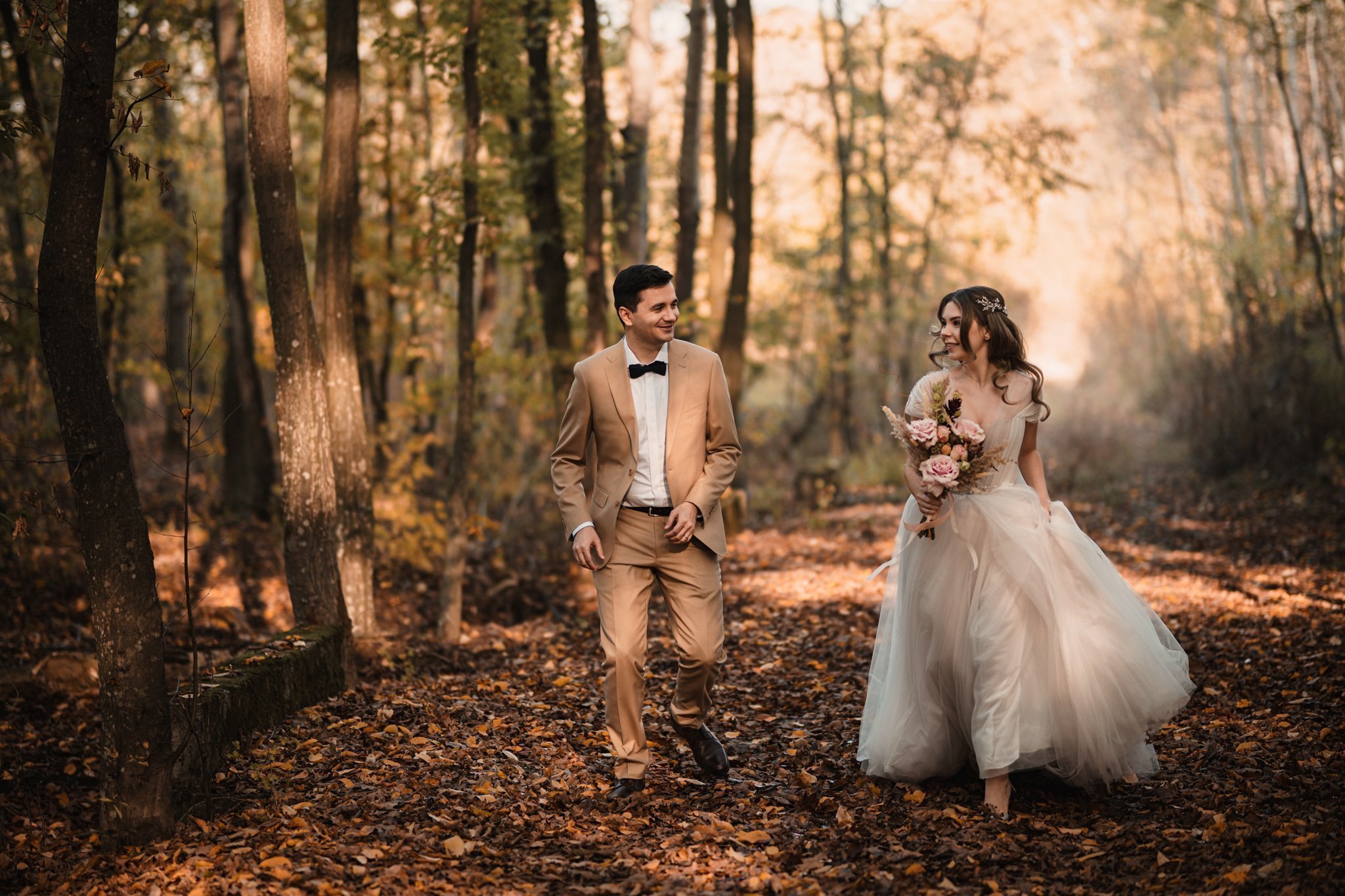 green spot wedding barn bride and groom photoshoot