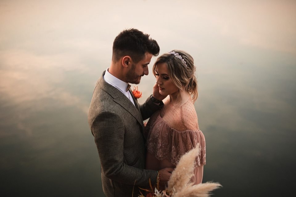 emotional civil wedding photoshoot at Gradina cu Licurici