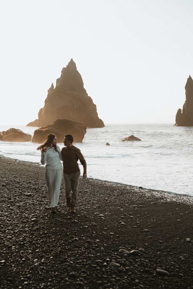 elopement couple on Reynisfjara beach - JurnalFotografic