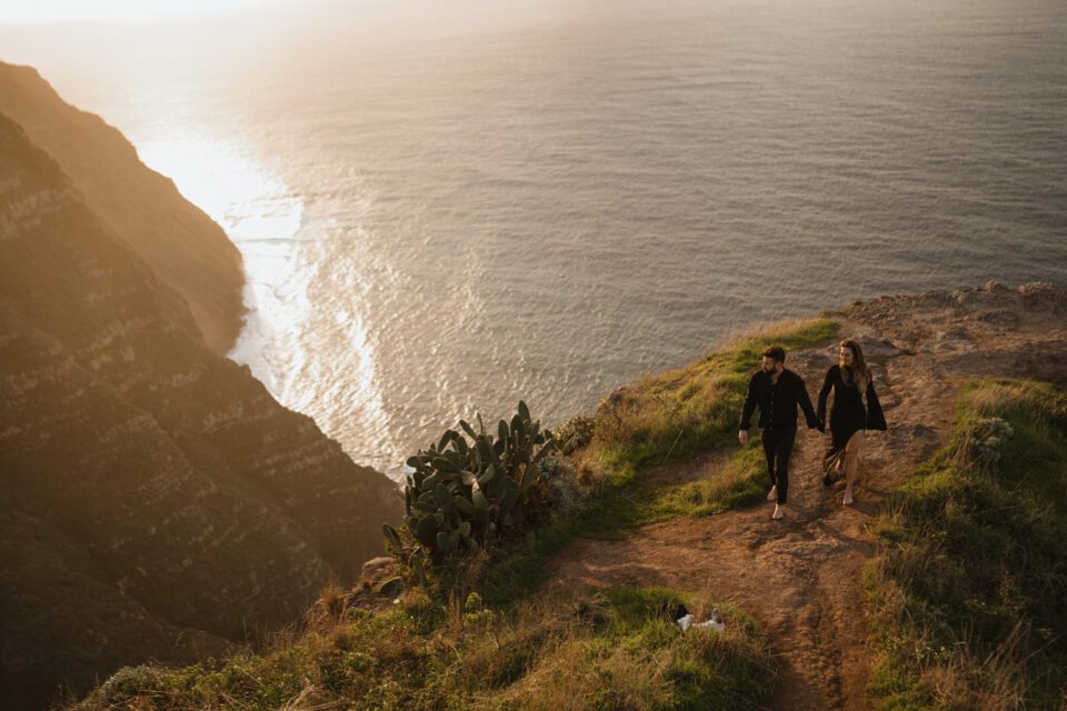 romantic couple photos in Madeira coastlin